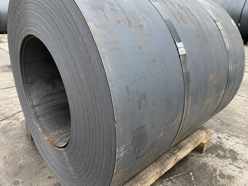 Close-up of a hot rolled Q235B coil, the cut edge and the wraps in the same frame.