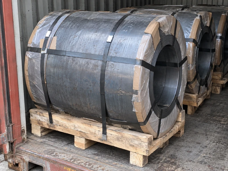 Q235B coils strapped on pallets with edge protectors, loaded for shipment.